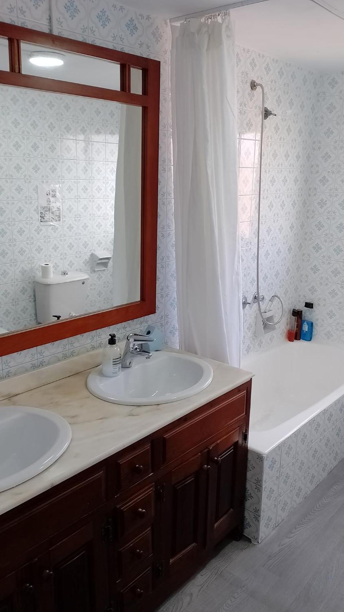 Habitacion Privada Centro Malaga Cerca Tren Maria Zambrano Y Playa Muy Buena Conexion Wifi מראה חיצוני תמונה