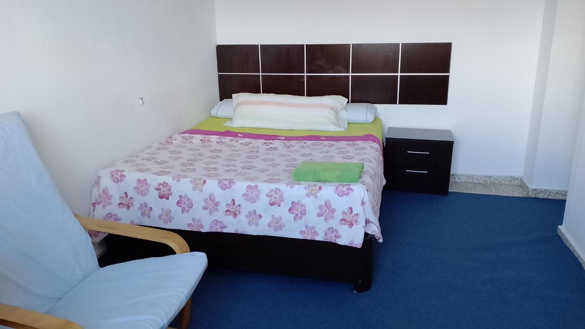 Habitacion Privada Centro Malaga Cerca Tren Maria Zambrano Y Playa Muy Buena Conexion Wifi מראה חיצוני תמונה