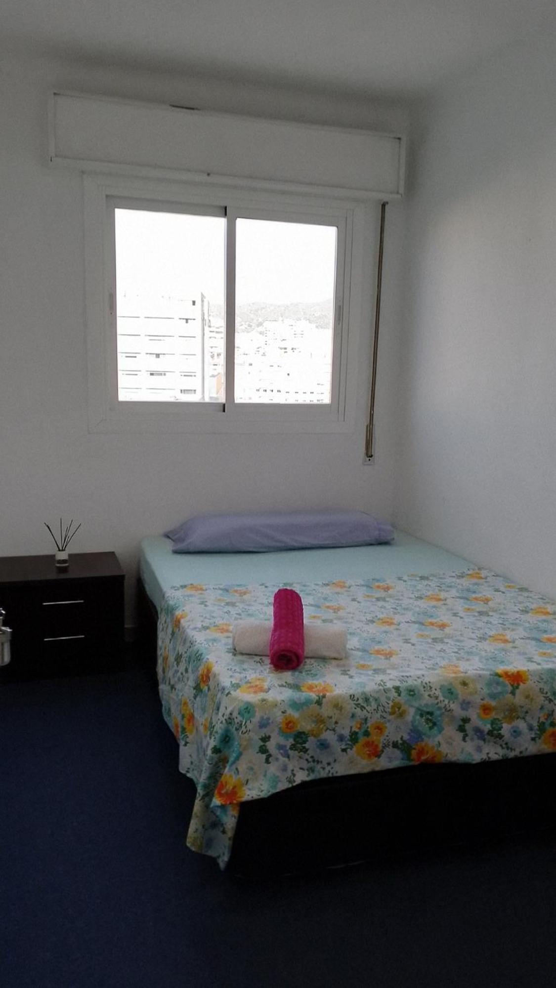 Habitacion Privada Centro Malaga Cerca Tren Maria Zambrano Y Playa Muy Buena Conexion Wifi מראה חיצוני תמונה